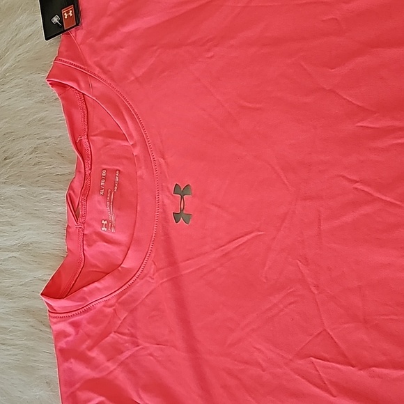 NWT Under Armour tee - Picture 3 of 5